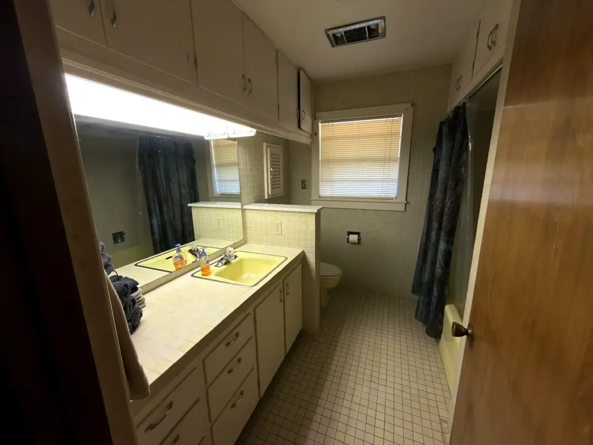 Full bathroom in the Brick House